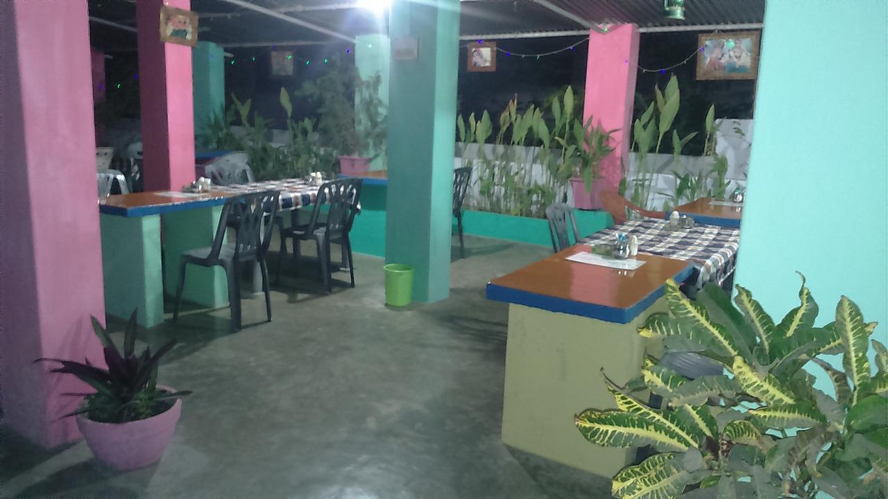 Hotel Yogi Lodge 카주라호 외부 사진
