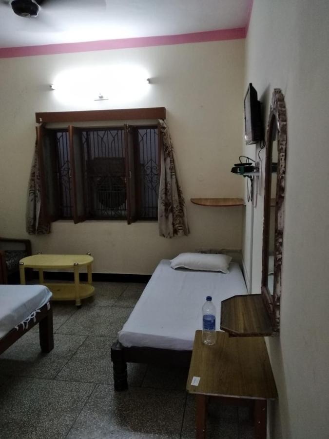 Hotel Yogi Lodge 카주라호 외부 사진